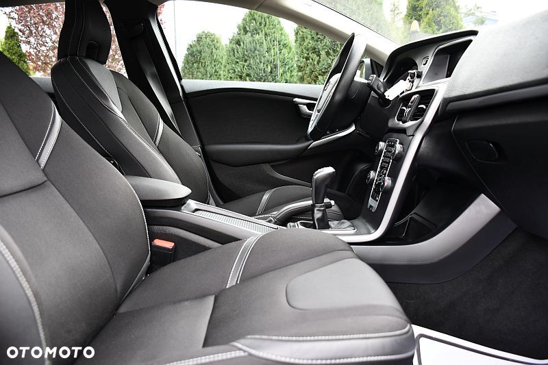 Volvo V40 T2 Momentum - 7