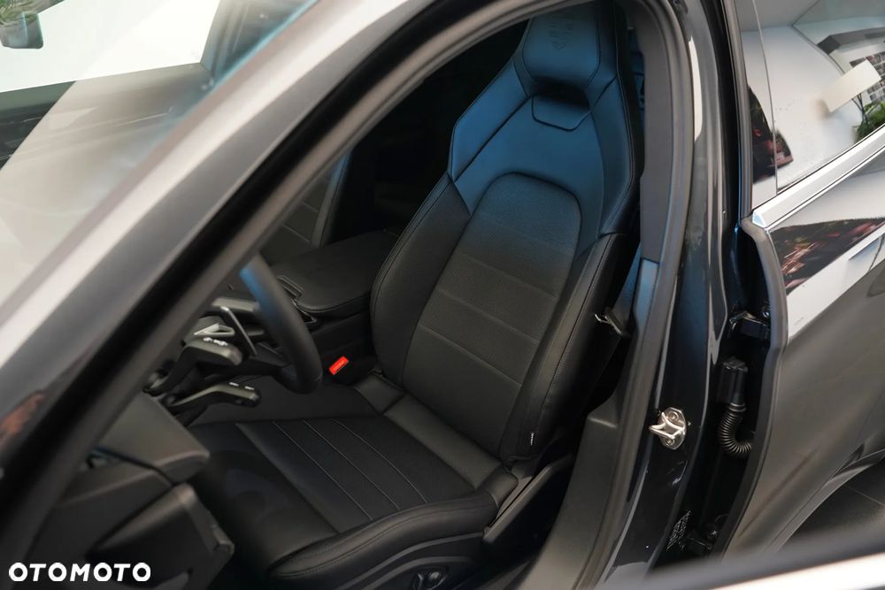 Porsche Panamera 4 - 8