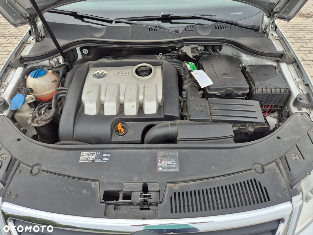 Volkswagen Passat 1.9 TDI Individual - 15