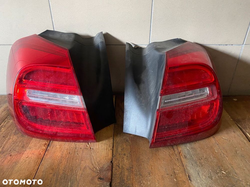 MERCEDES gla 156 lampa tylna prawa led w blotnik - 1