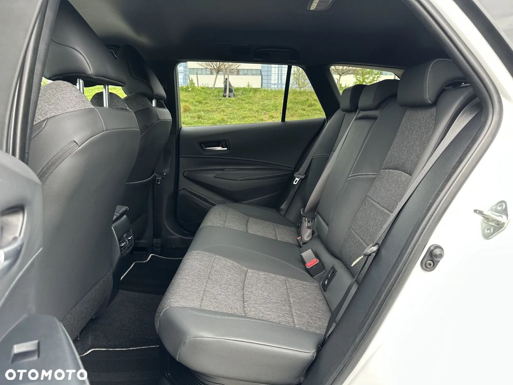Toyota Corolla - 12