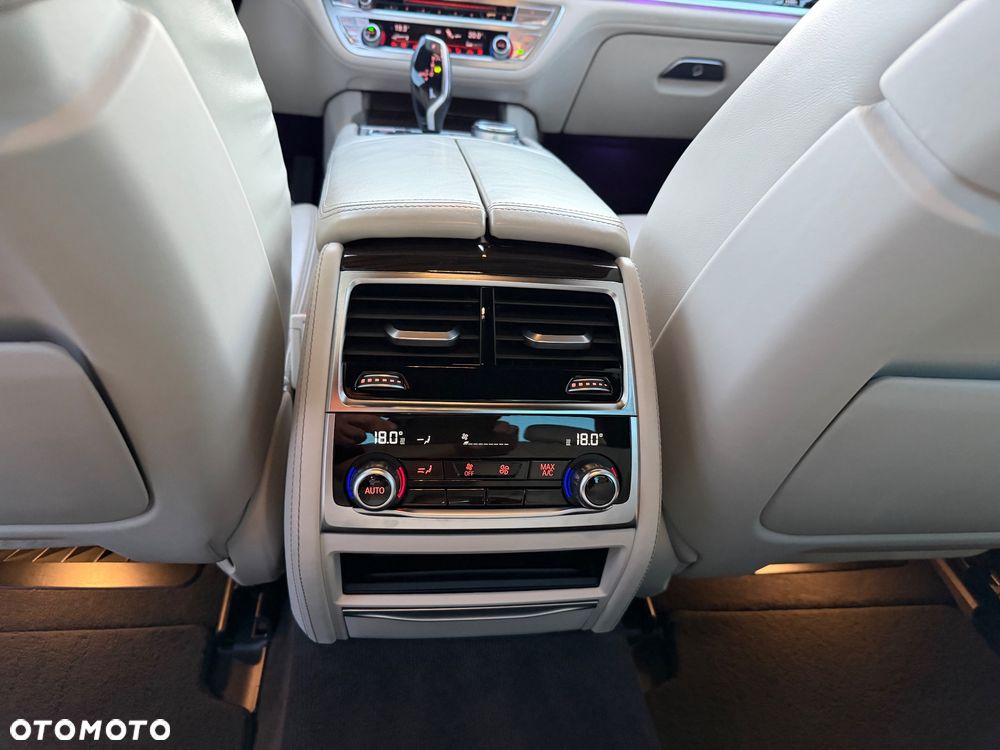 BMW Seria 7 740d xDrive - 16