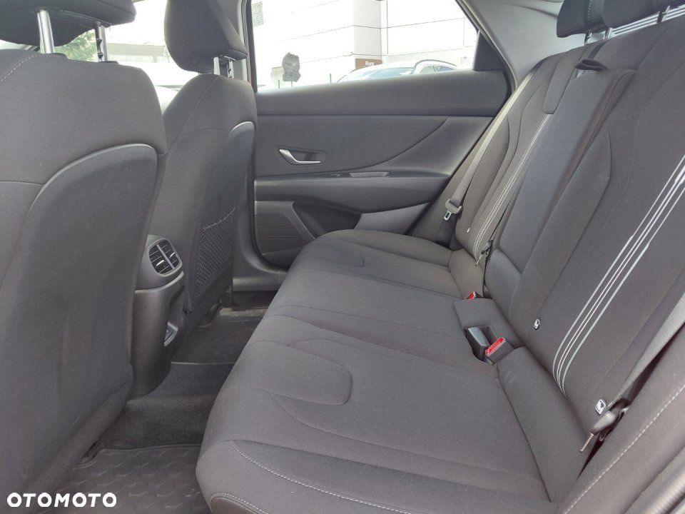 Hyundai Elantra - 37