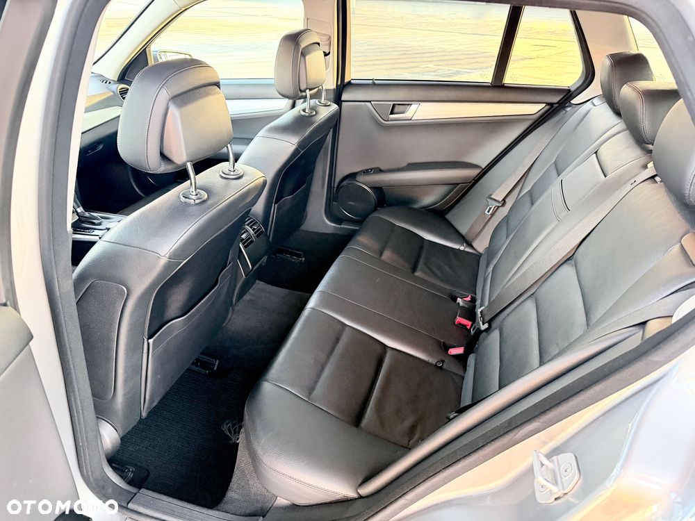 Mercedes-Benz Klasa C 220 CDI DPF BlueEFFICIENCY 7G-TRONIC Avantgarde Edition - 30