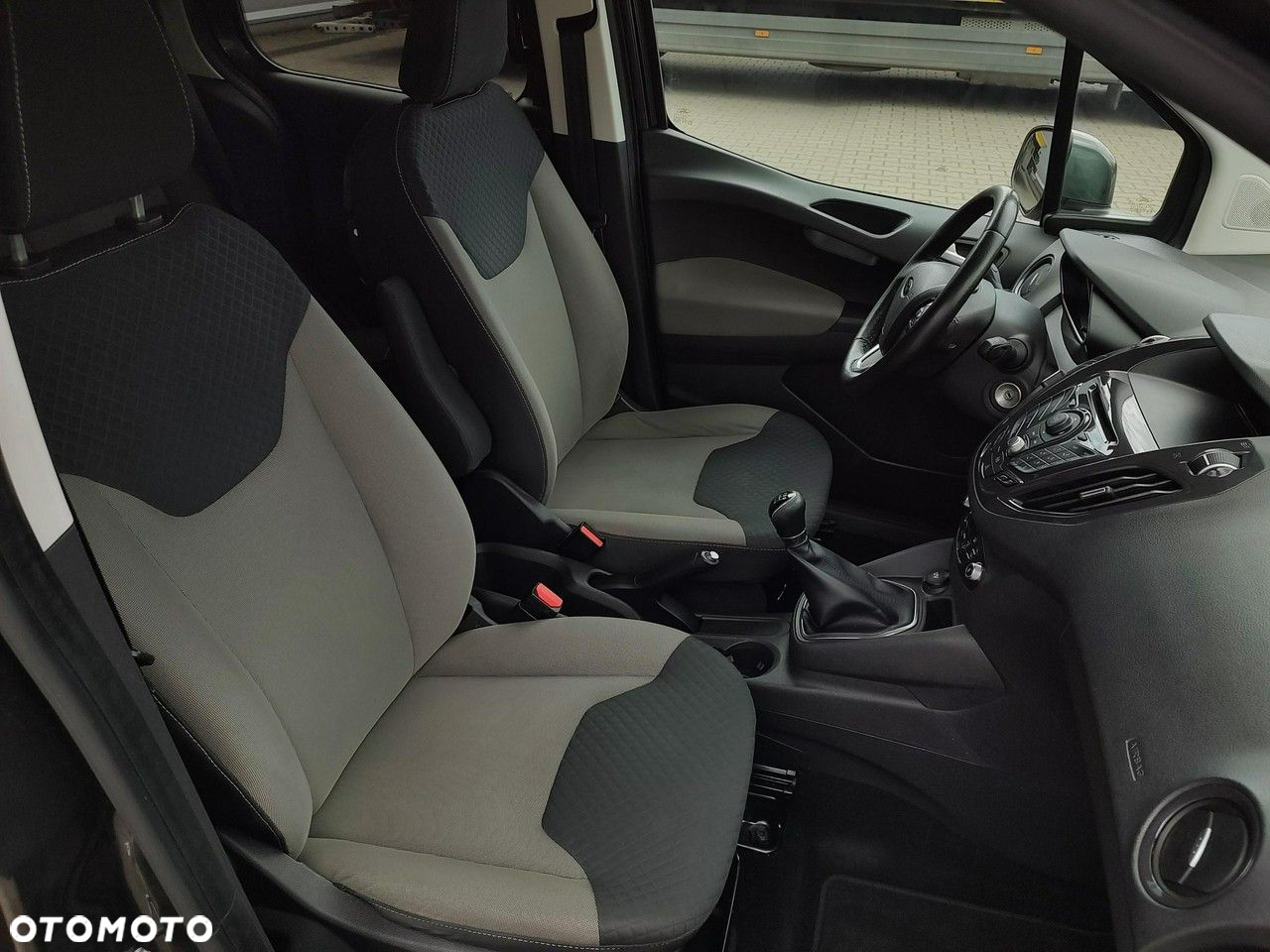 Ford Tourneo Courier - 23