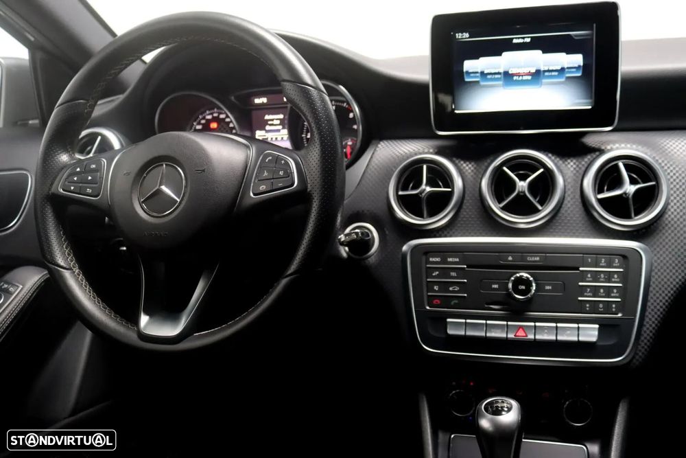 Mercedes-Benz A 180 d AMG Line - 22