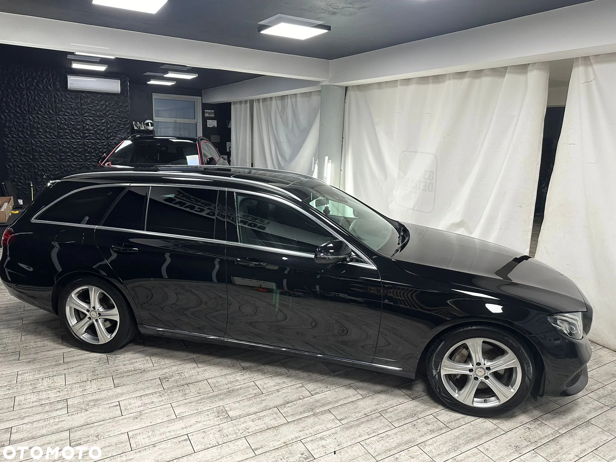 Mercedes-Benz Klasa E 220 d T 9G-TRONIC - 4