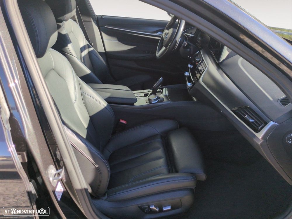 BMW 530 e Pack Desportivo M - 15