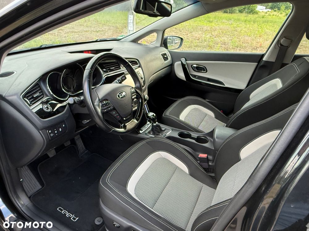Kia Ceed 1.6 CRDi 136 ISG UEFA EURO 2016 - 21
