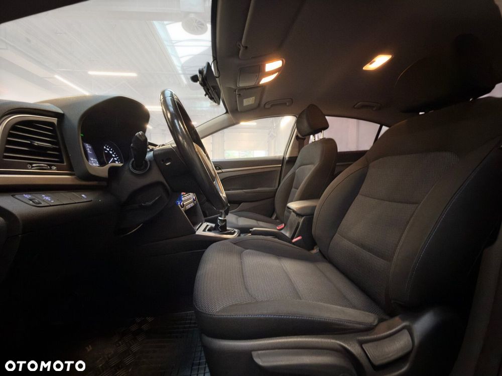 Hyundai Elantra 1.6 Classic Plus - 20