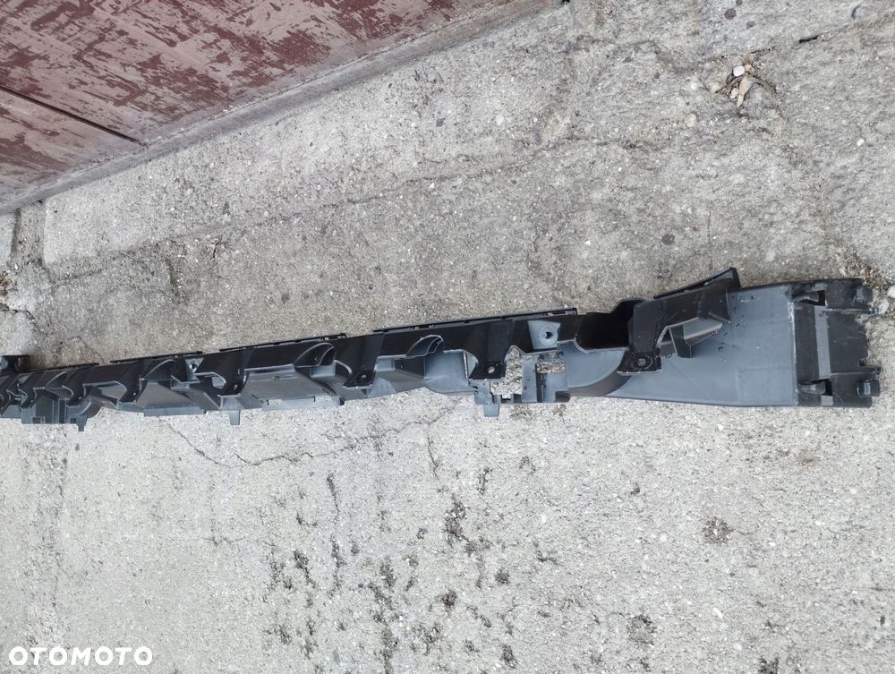 Ślizg zderzaka tył Audi Q8 4M8 4M8807458 - 3