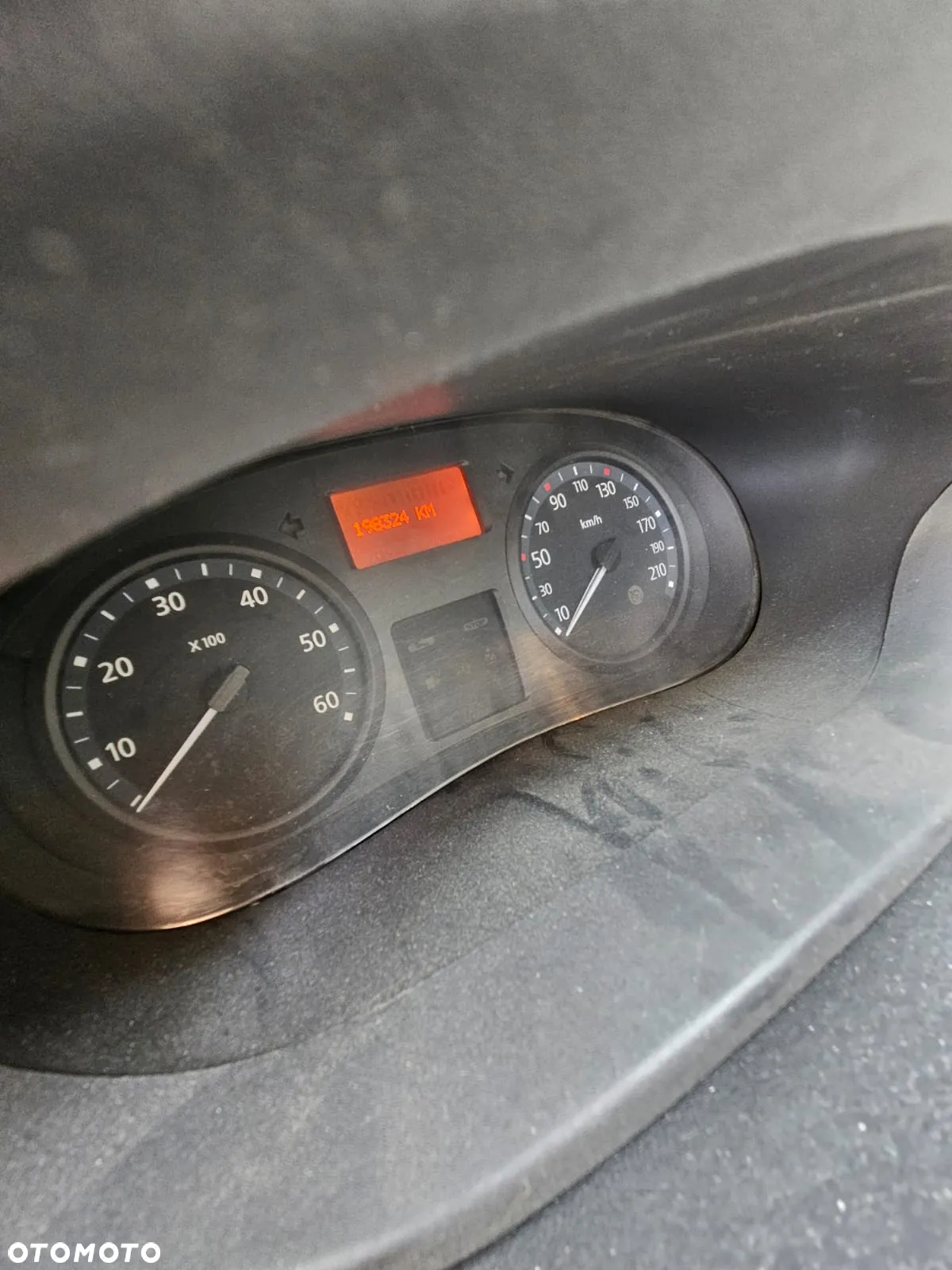 Renault TRAFIC - 2
