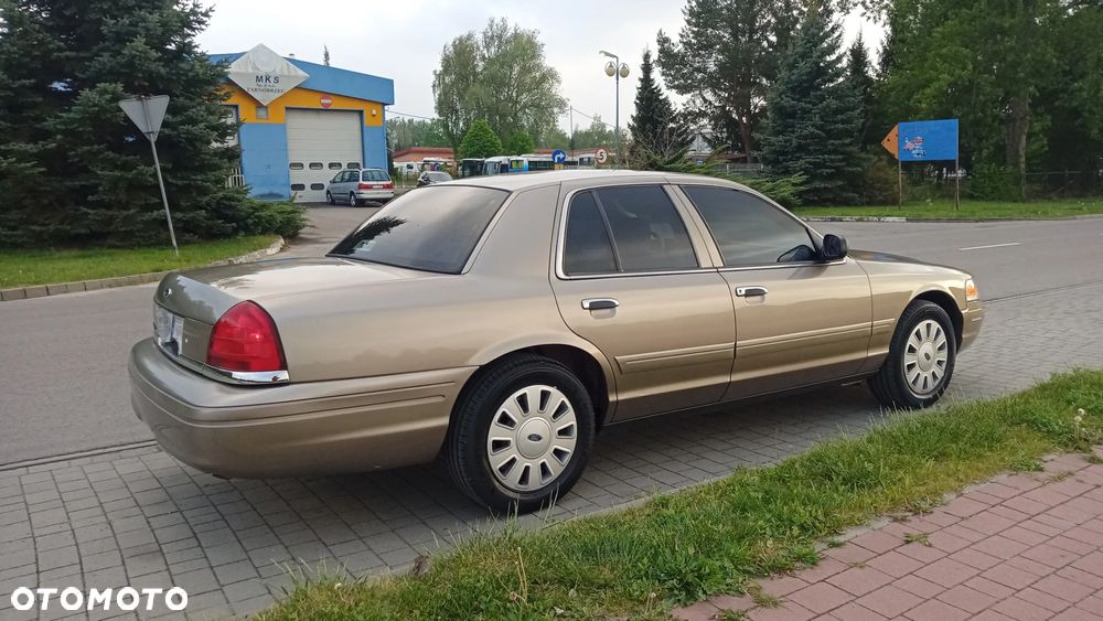 Ford Crown - 7