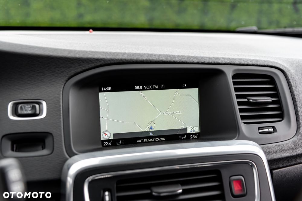 Volvo V60 D6 AWD Plug-in Hybrid Summum - 33