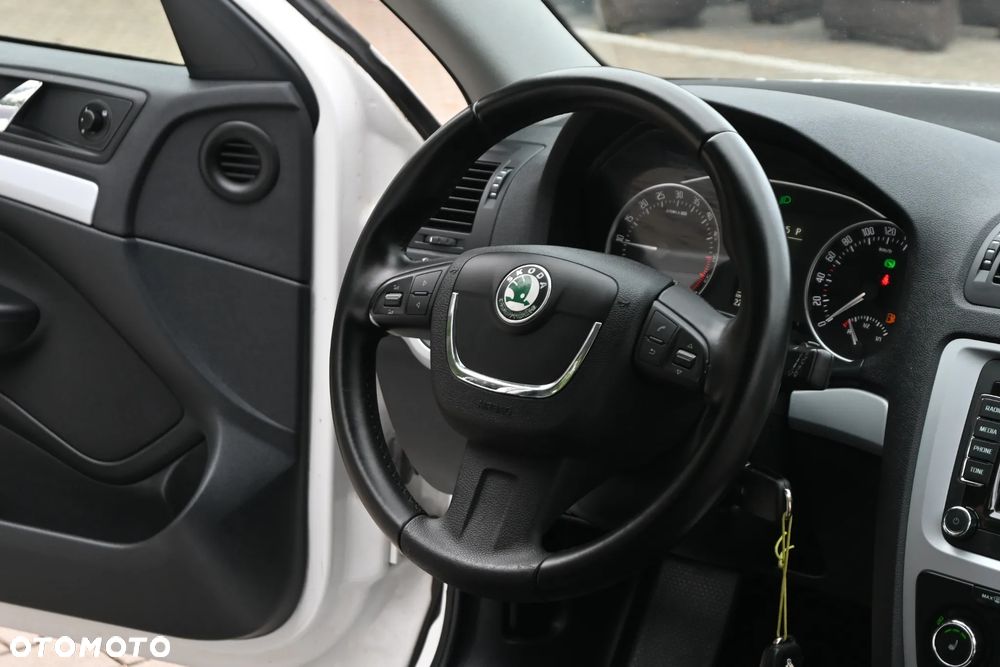 Skoda Octavia 2.0 TDI DSG Laurin & Klement - 28