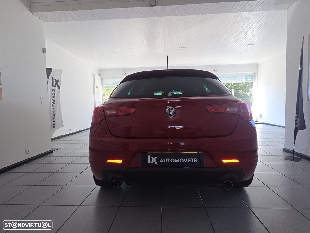 Alfa Romeo Giulietta 2.0 JTDM Distinctive - 8