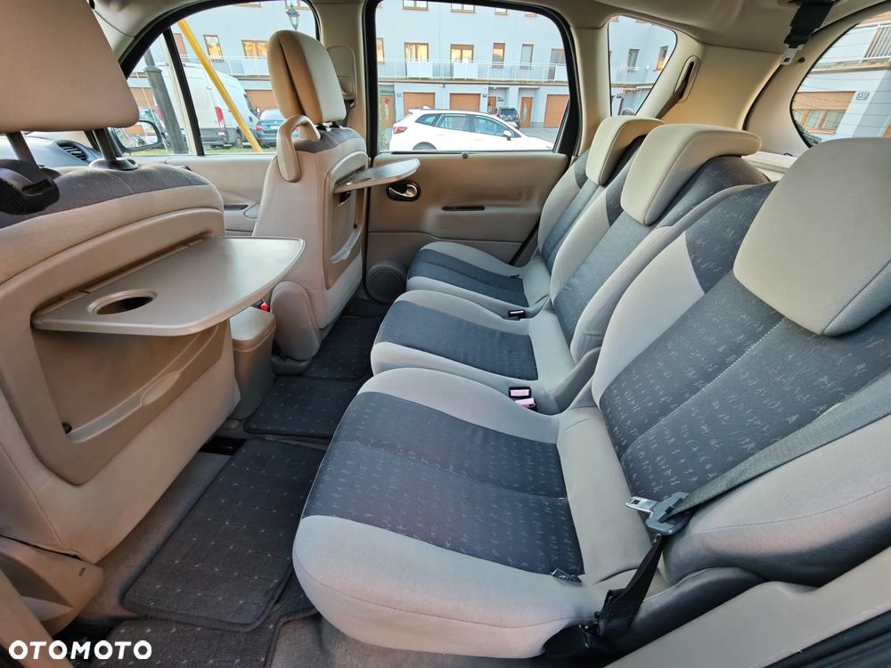 Renault Scenic 1.5 dCi Emotion - 6