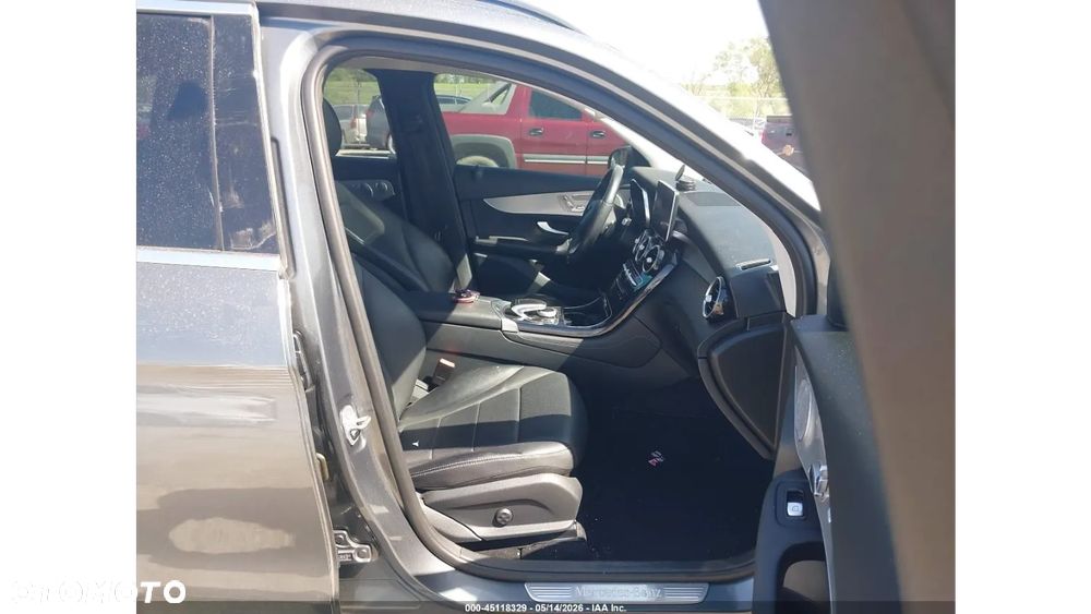 Mercedes-Benz GLC 300 4Matic 9G-TRONIC AMG Line - 9