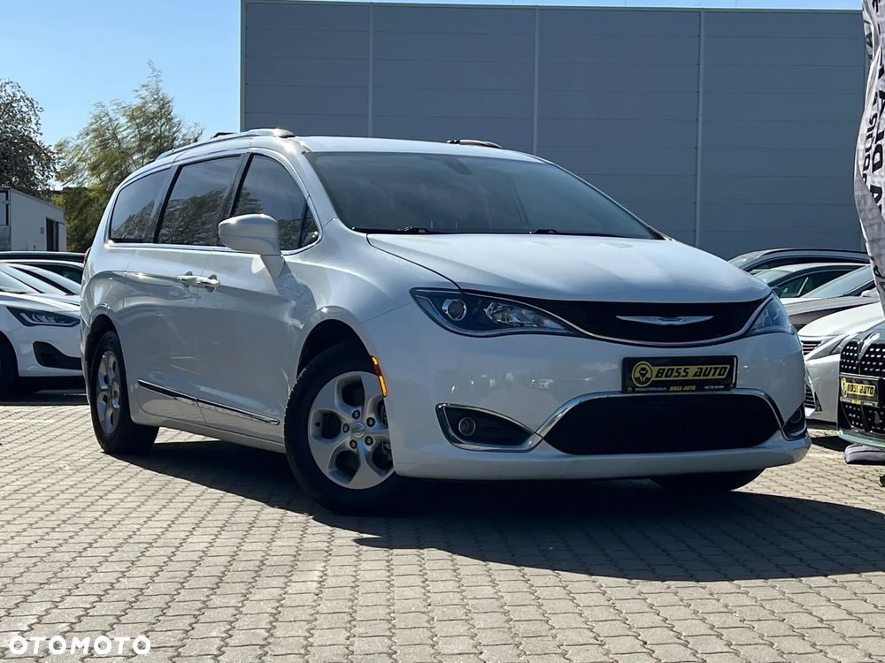Chrysler Pacifica - 2