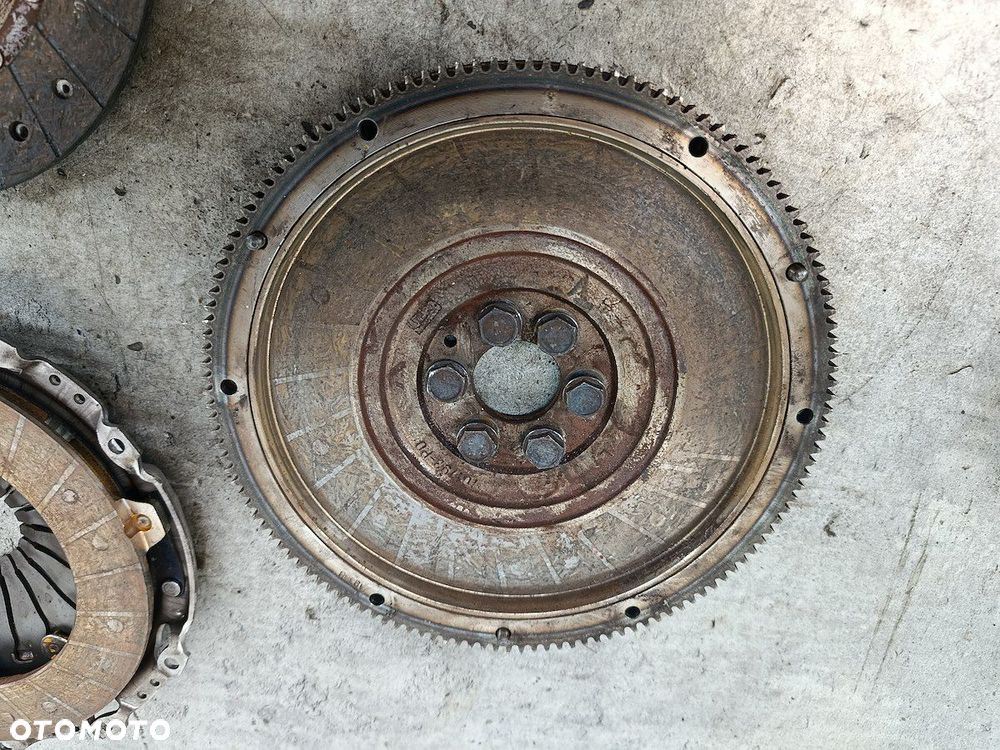 KOŁO DWUMASOWE KOMPLETNE VW JETTA V 0375689  VALEO 1.9 TDI - 5
