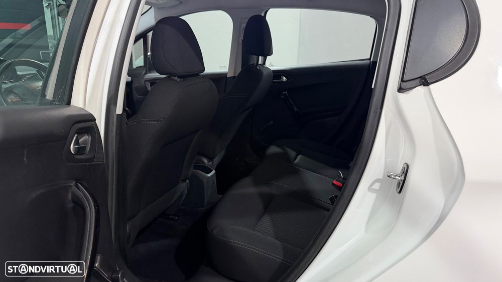 Peugeot 208 1.2 PureTech Signature - 14