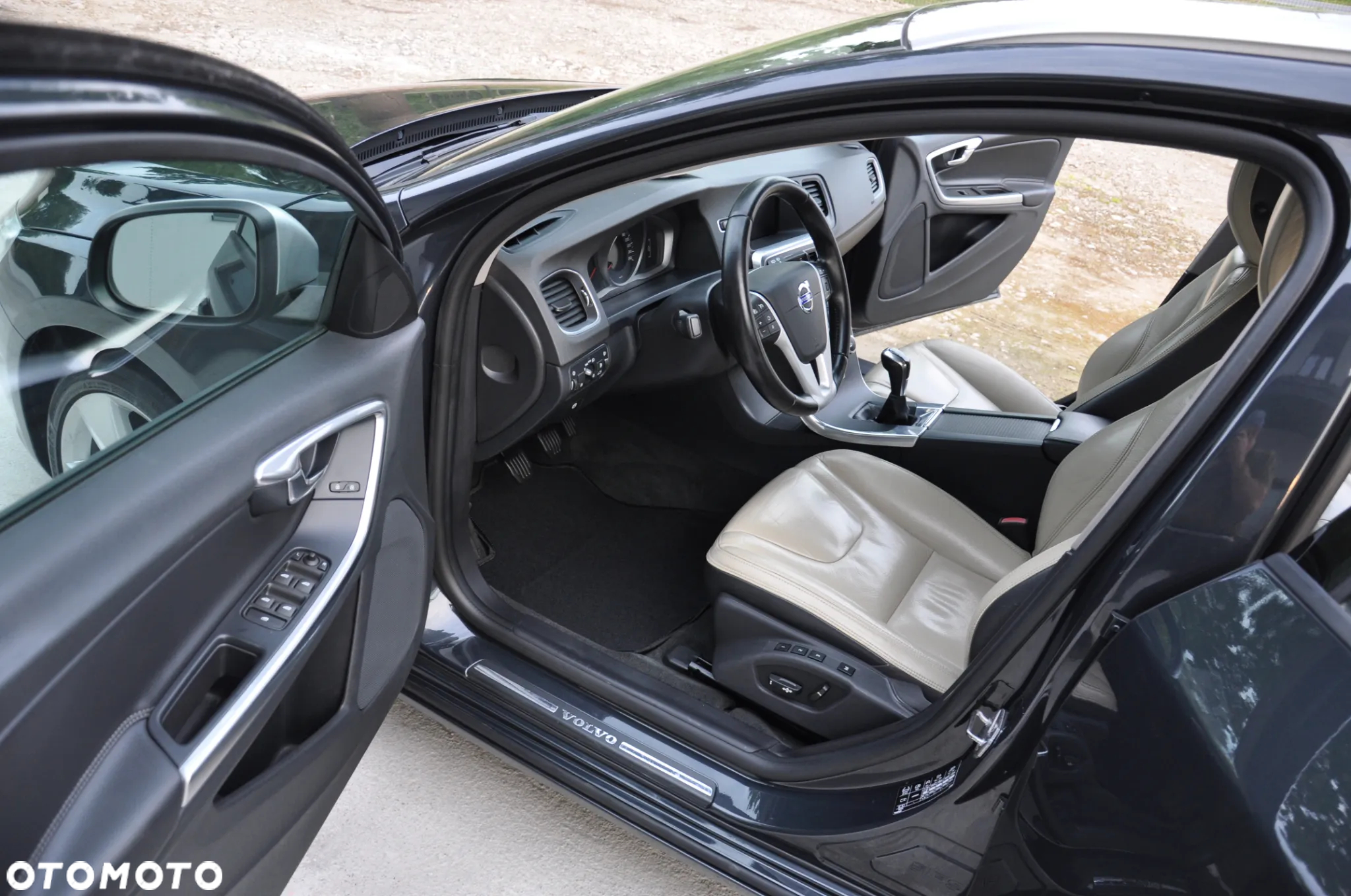 Volvo V60 D4 Drive-E R-Design Summum - 26