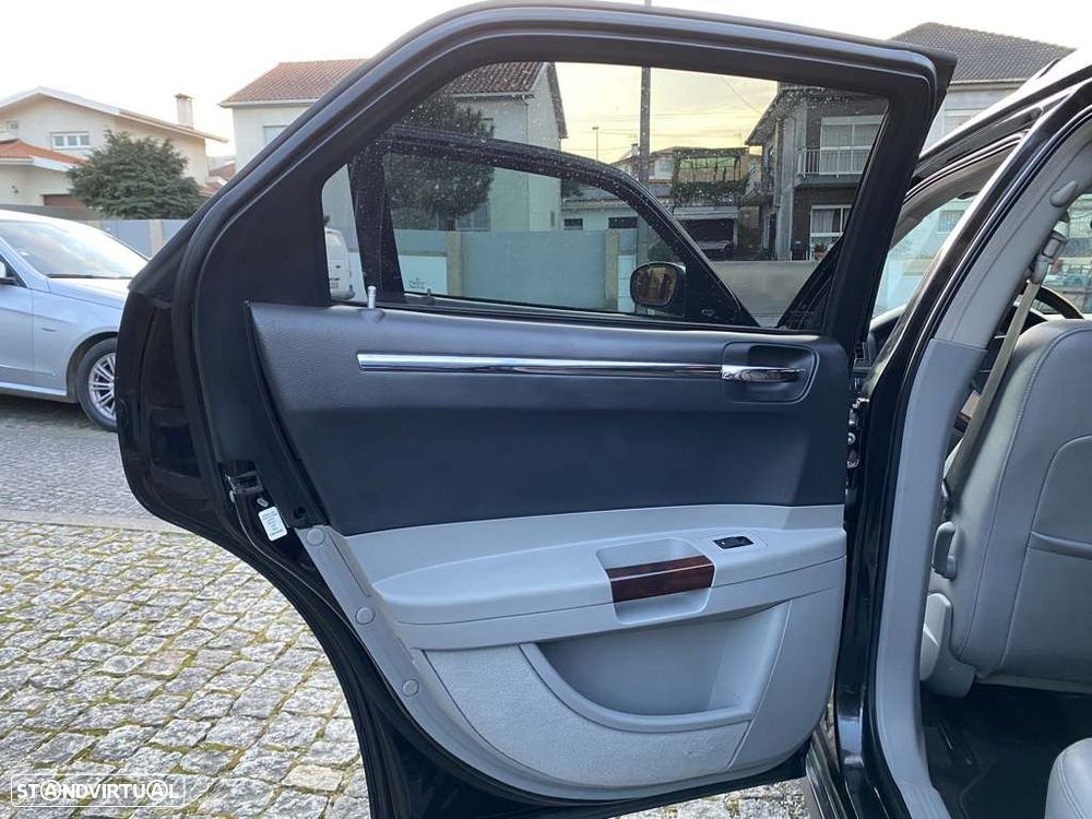 Chrysler 300 C Touring 3.0 CRD - 16