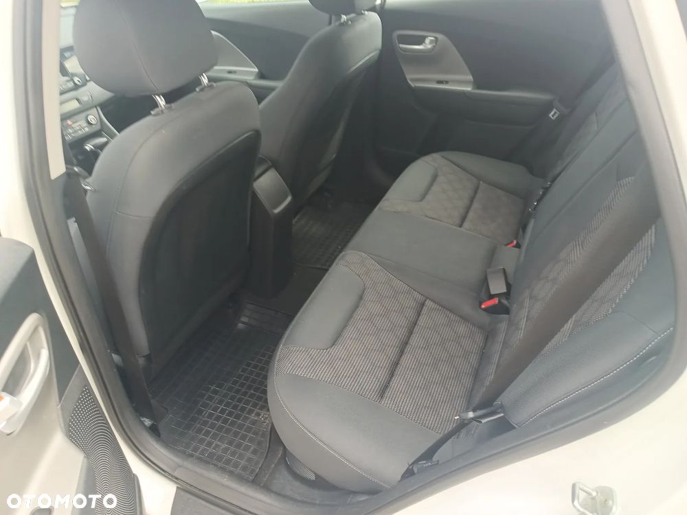 Kia Niro 1.6 GDI Hybrid M - 32