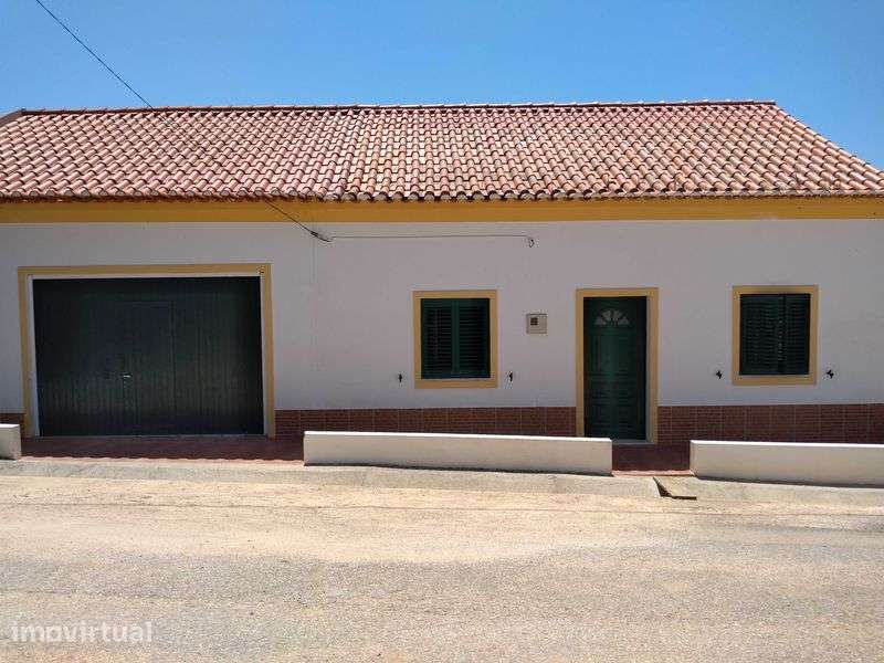 Vende-se duas Vivendas Inseridas em Terreno com 7000m2 - Grande imagem: 2/12