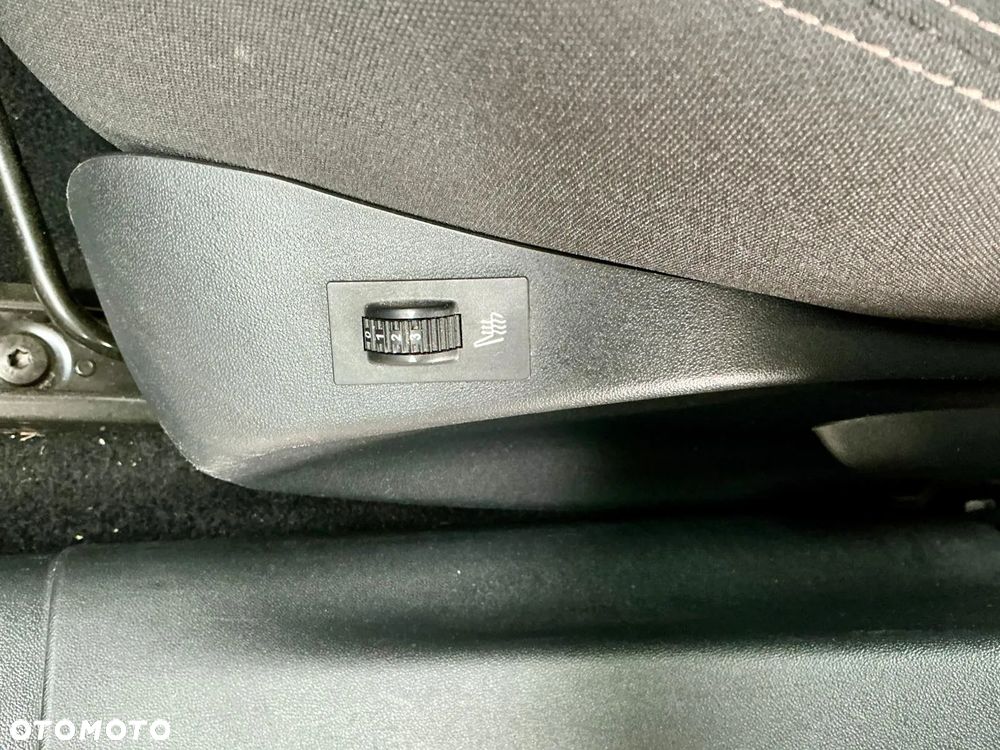 Peugeot 2008 1.6 e-HDi Allure S&S - 22