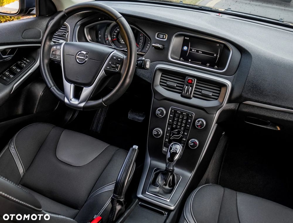 Volvo V40 T2 Drive-E Momentum - 17