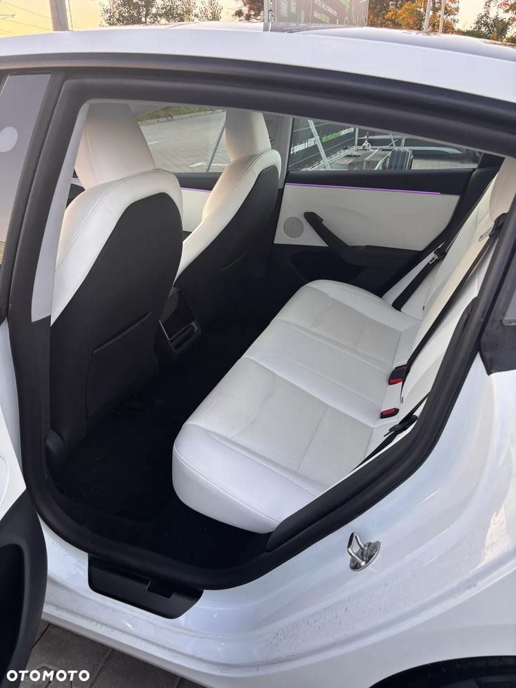 Tesla Model 3 - 10