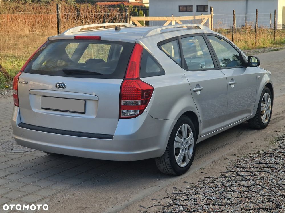 Kia Ceed - 4