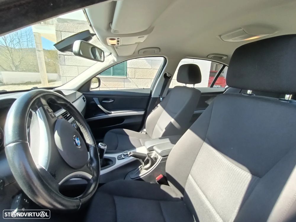 BMW 318 d - 14
