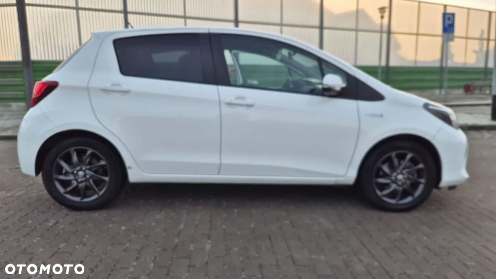 Toyota Yaris Hybrid 100 Premium - 6