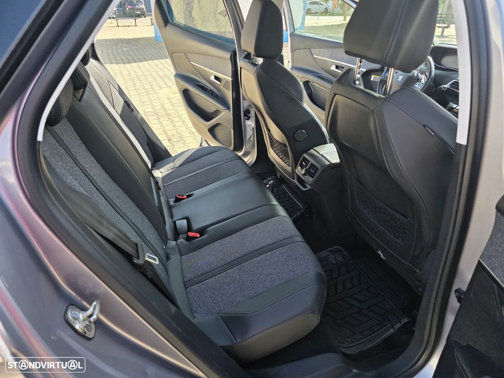 Peugeot 3008 1.2 PureTech Allure Pack - 26