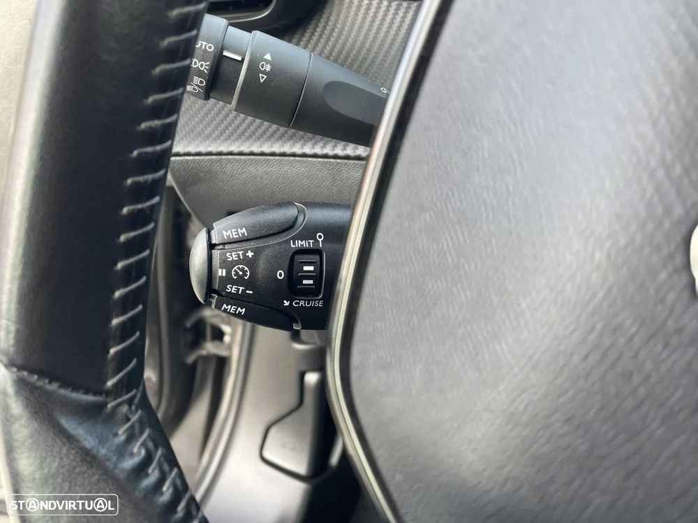 Peugeot 2008 1.2 PureTech Active Pack - 20