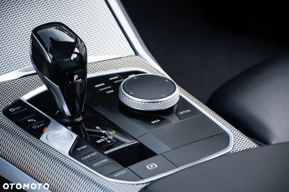 BMW Seria 3 330i Sport Line sport - 28