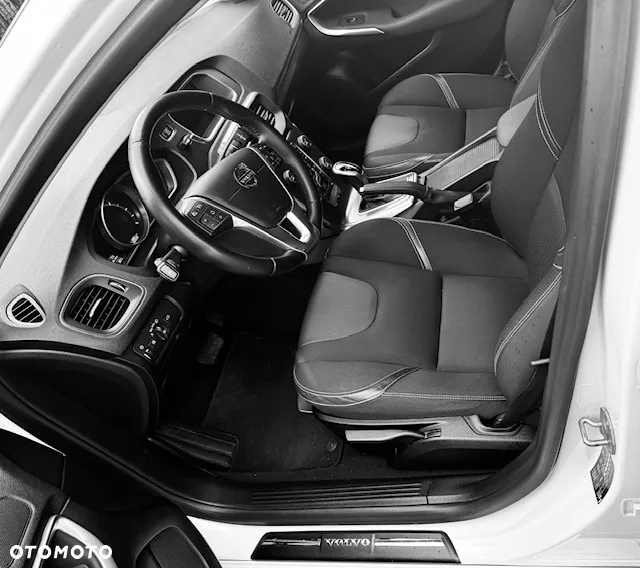 Volvo V40 D3 Momentum - 6