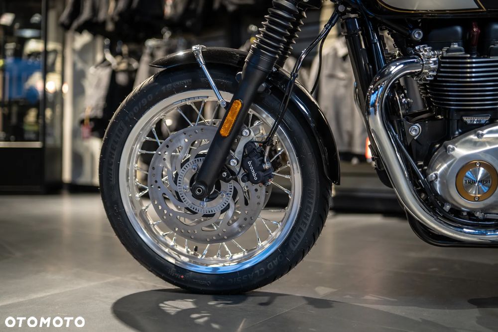 Triumph Bonneville - 17