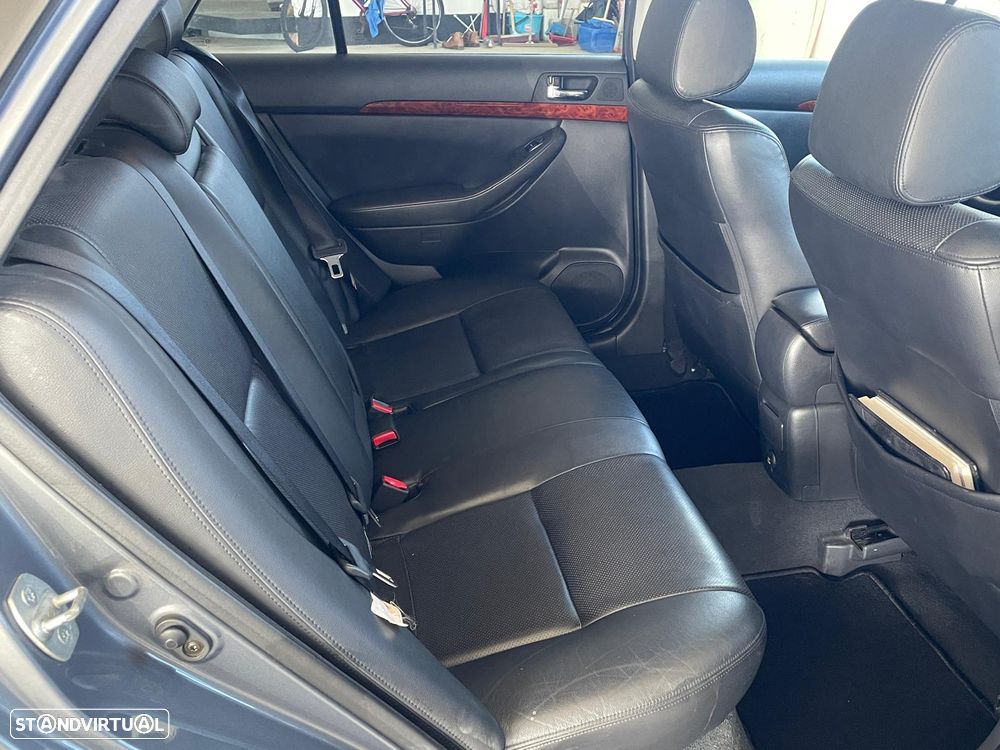 Toyota Avensis SW 2.0 D-4D Executive - 24