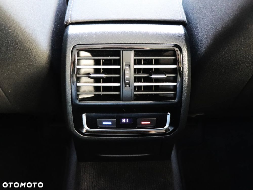 Volkswagen Passat 2.0 TDI SCR DSG Comfortline - 24