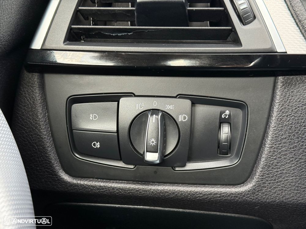 BMW 320 d Touring Aut. Efficient Dynamics Edition - 22