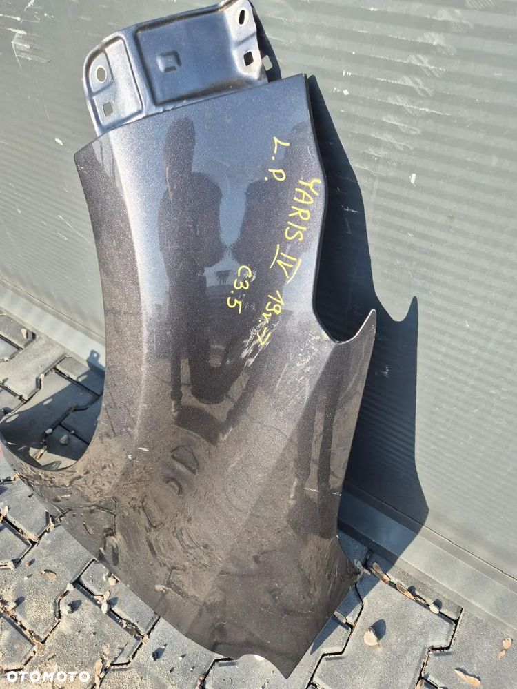 BŁOTNIK TOYOTA YARIS IV - 2