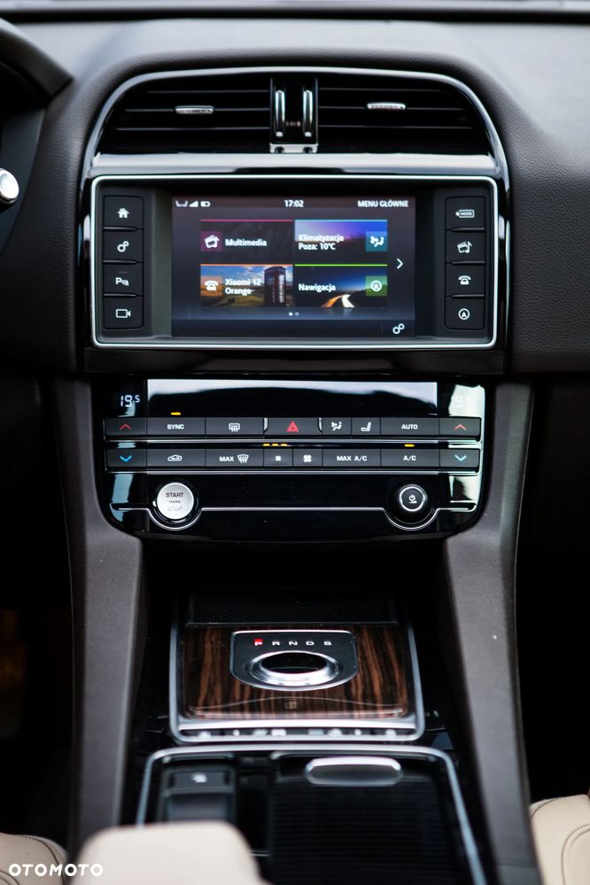 Jaguar F-Pace 25t AWD Prestige - 15