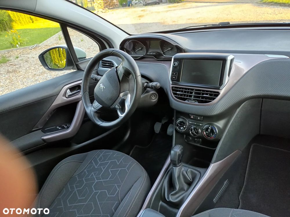 Peugeot 2008 1.2 VTi Allure - 10