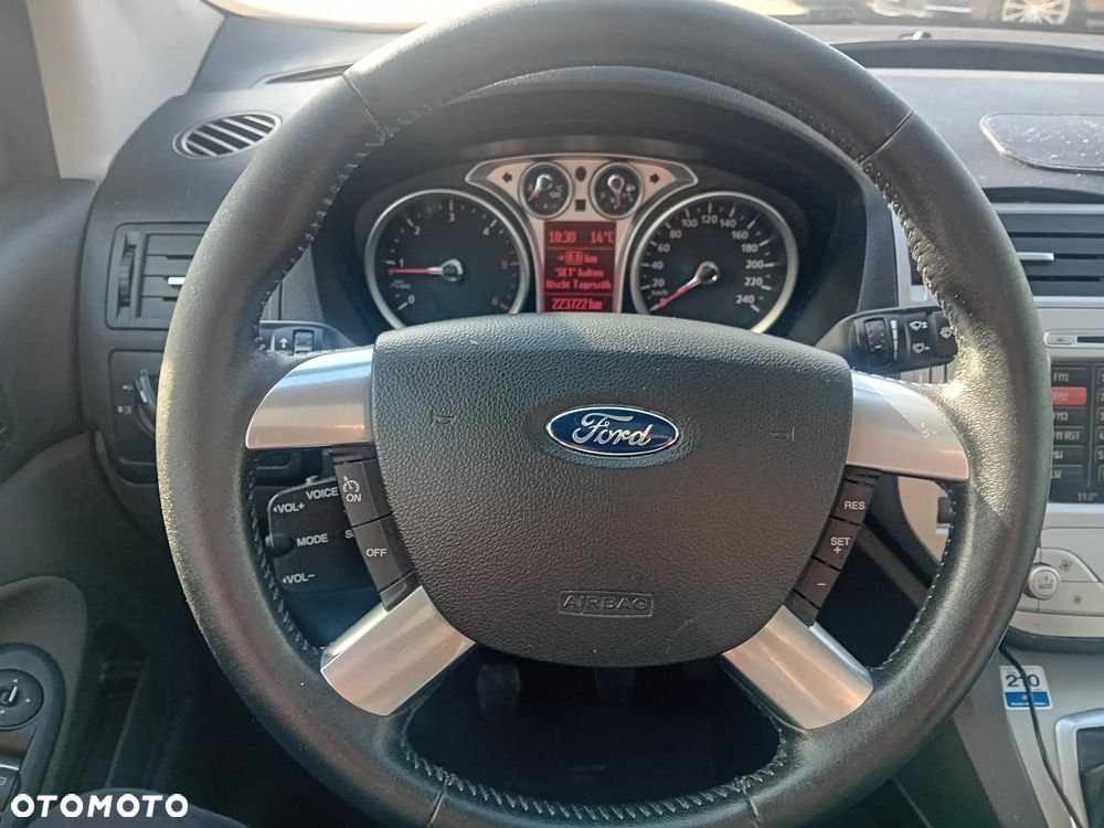 Ford Kuga - 23