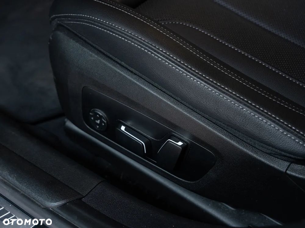 BMW Seria 3 318i - 11