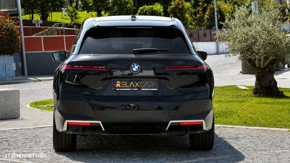 BMW iX xDrive 40 - 17