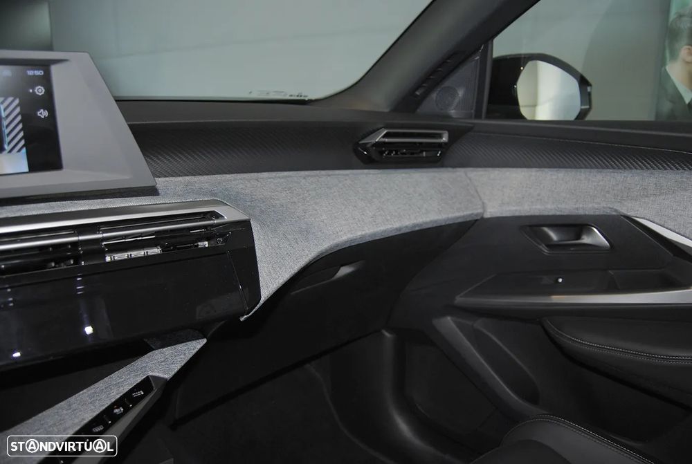 Peugeot 5008 1.2 Hybrid Allure e-DCS6 - 36
